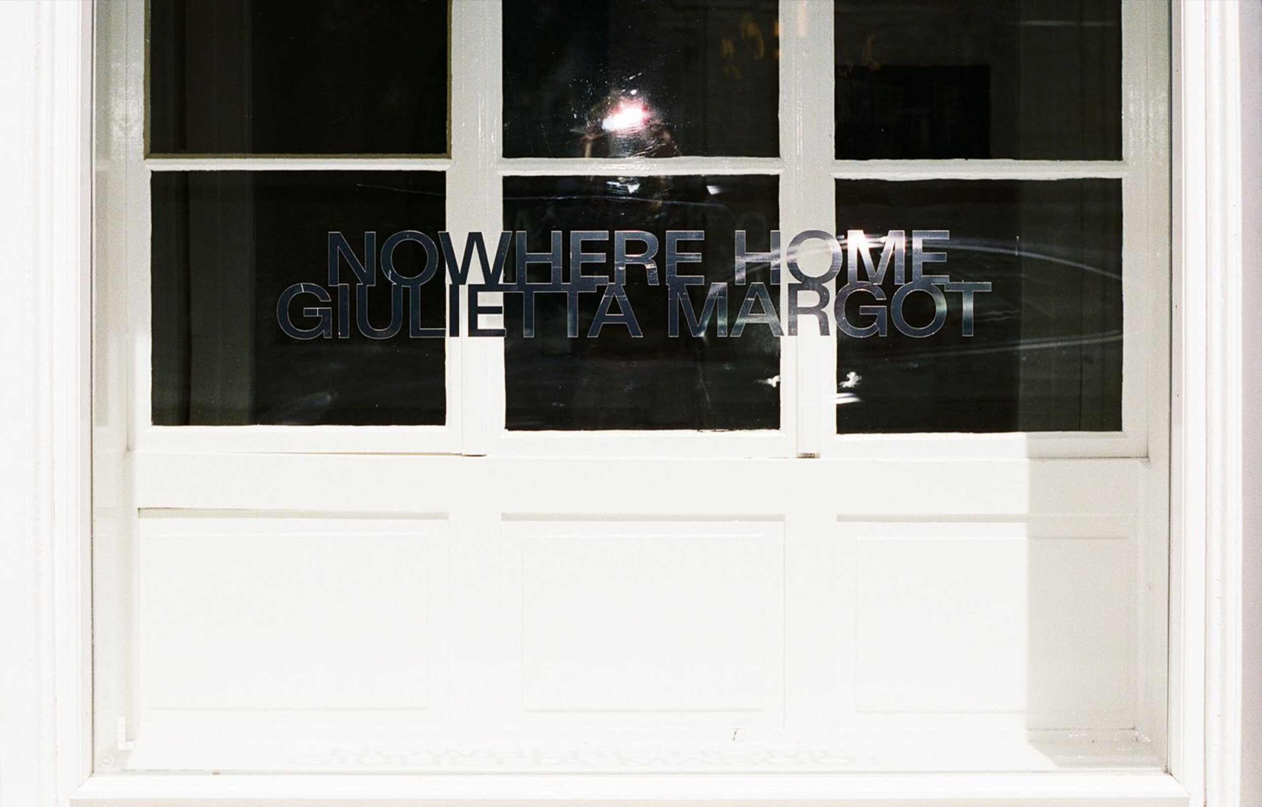 moya-margot-vitrine-nowhere-home-web